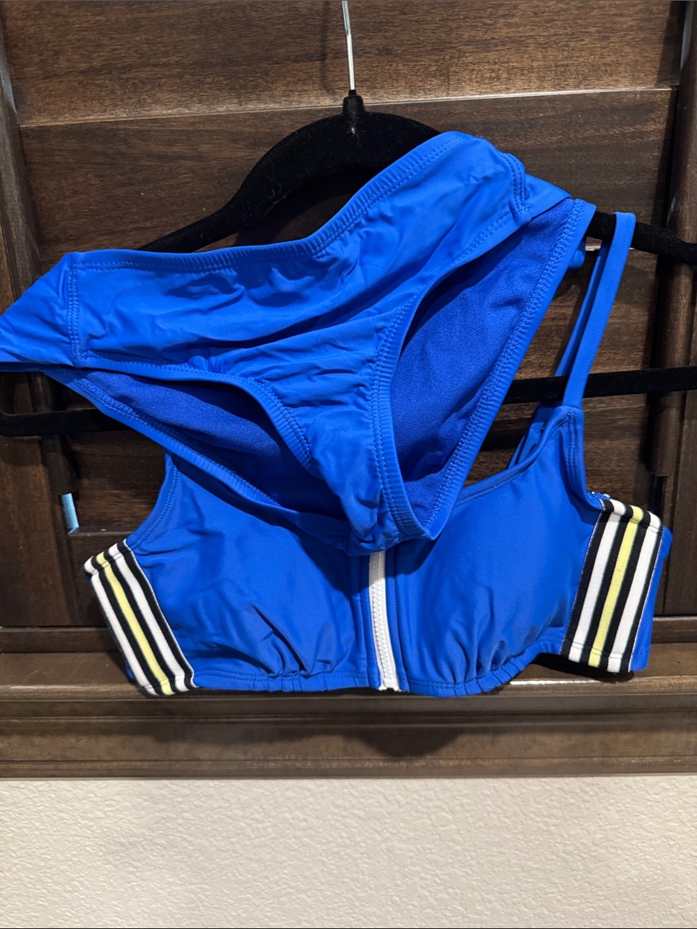 Variety of swimsuits - Picture 8 of 11